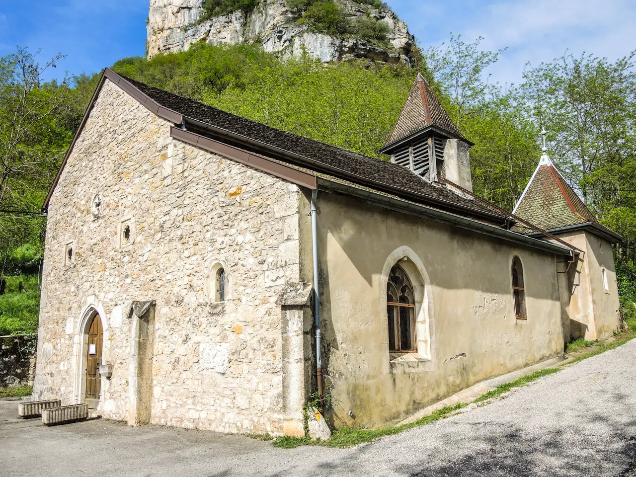 Eglise Saint-Pierre. Serrières de Briord