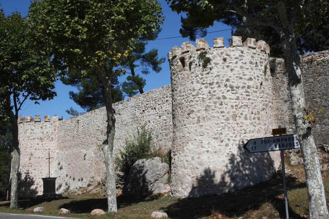 Sillans-la-Cascade 32