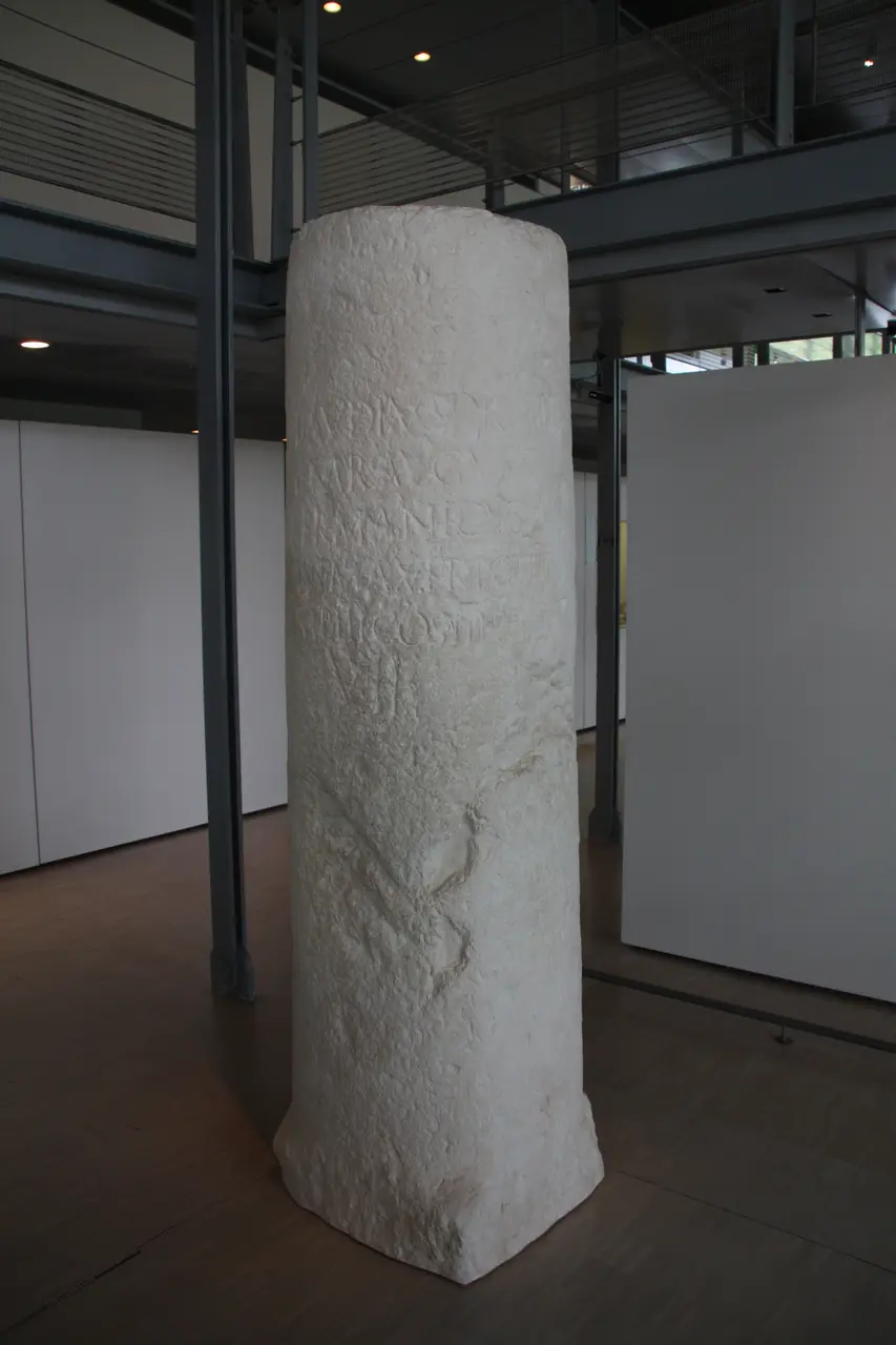 Copie de la borne Miliaire de Solaize - Musée de Saint-Romain-en-Gal. 002