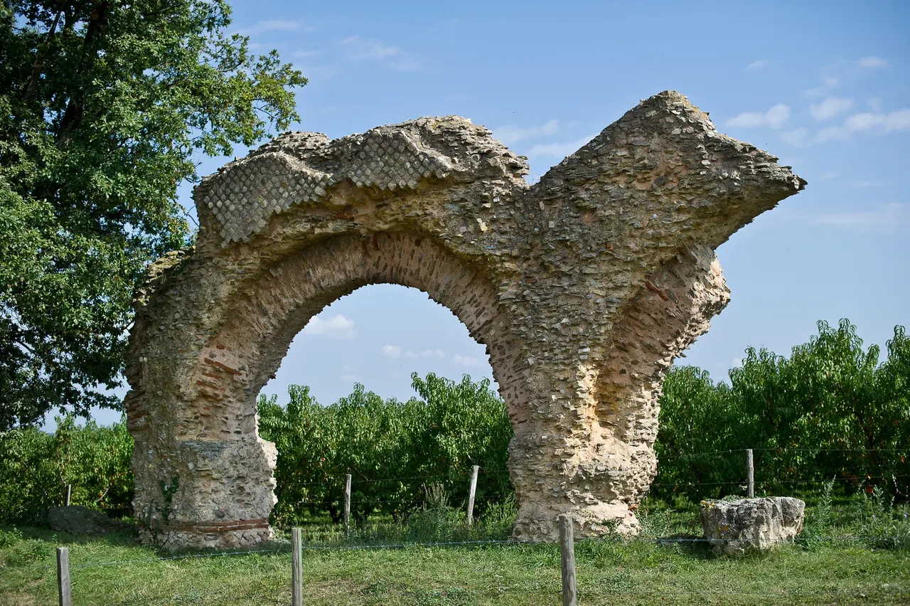 Soucieu-en-Jarrest, aqueduc romain du Gier (arche dite 'Le Chameau')