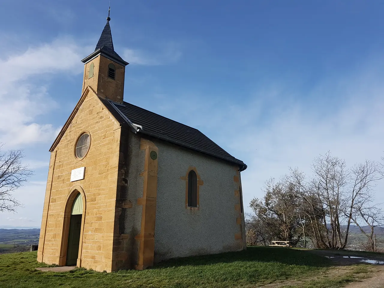 Chapelle Notre-Dame de Fouillet de Sourcieux-les-Mines vue depuis l'Est