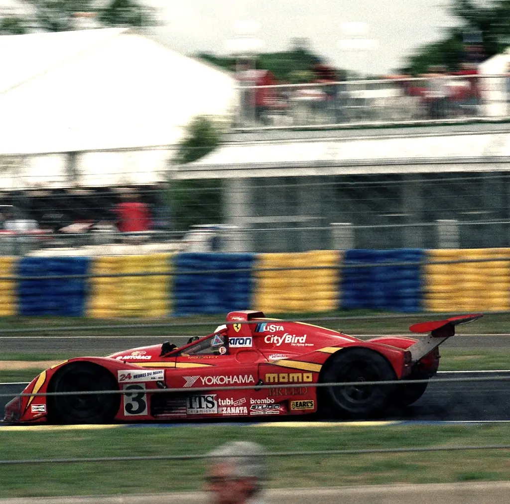 Ferrari 333SP - Didier Theys, Gianpero Moretti & Max Papis approaching Ford Chicane at the 1997 Le Mans