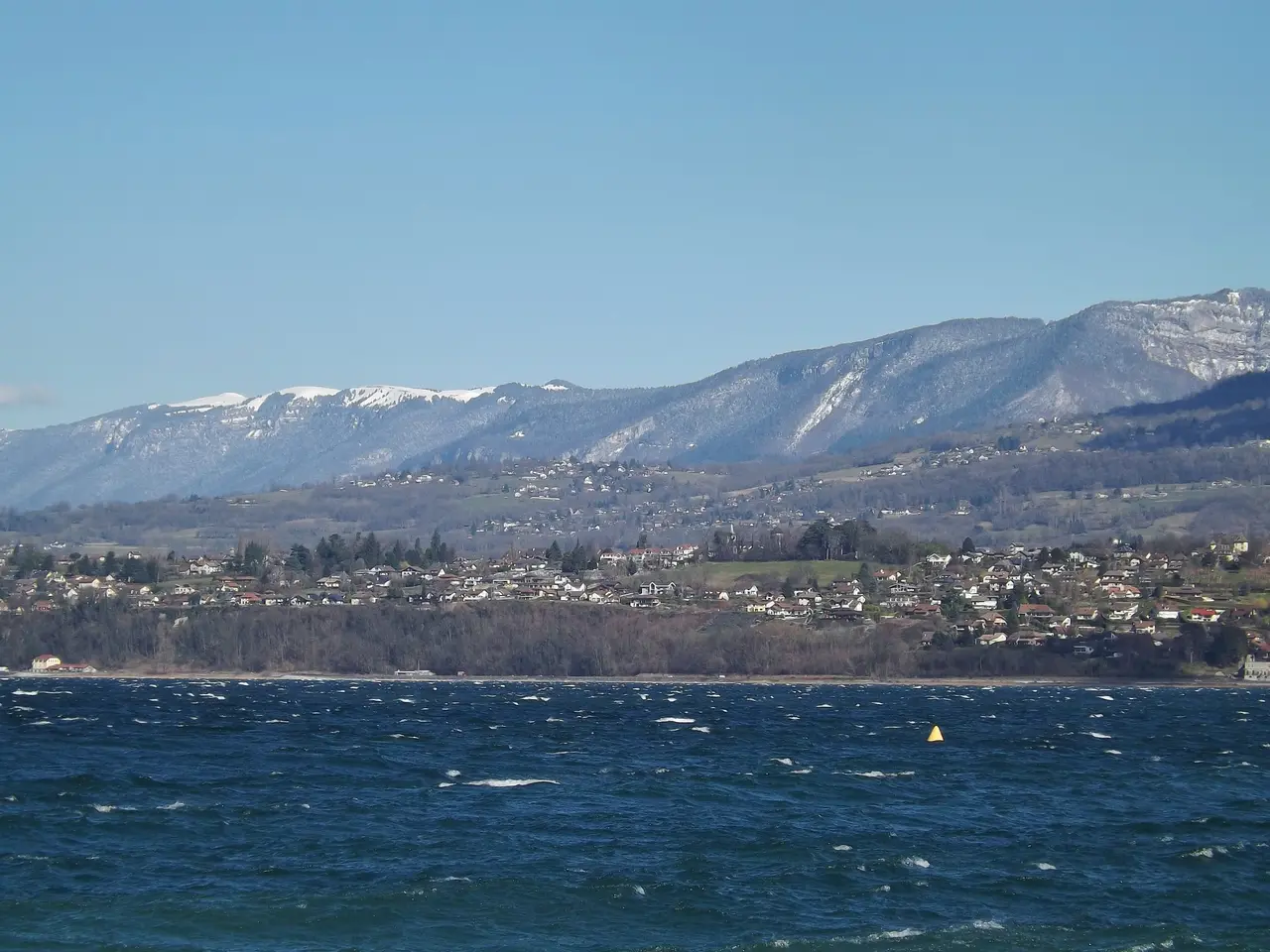 Tresserve et lac agité (2015)