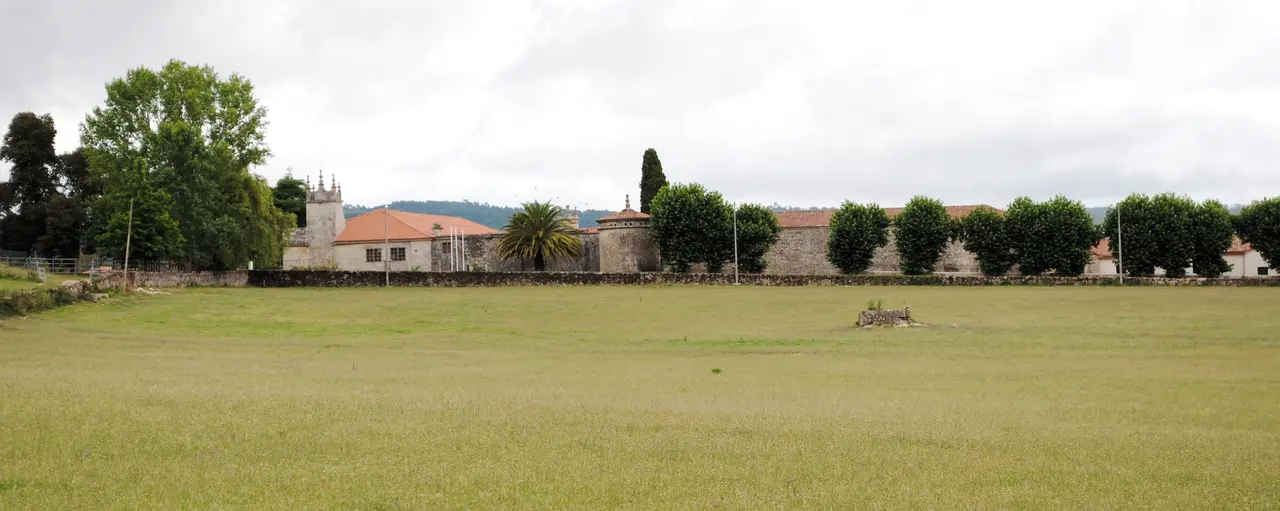 File:Coles, Ucelle, Pazo de Fontefiz.JPG