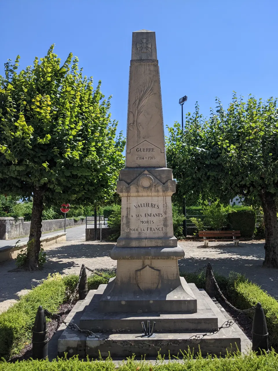 Vallières-sur-Fier - Monument aux morts (juil 2022)