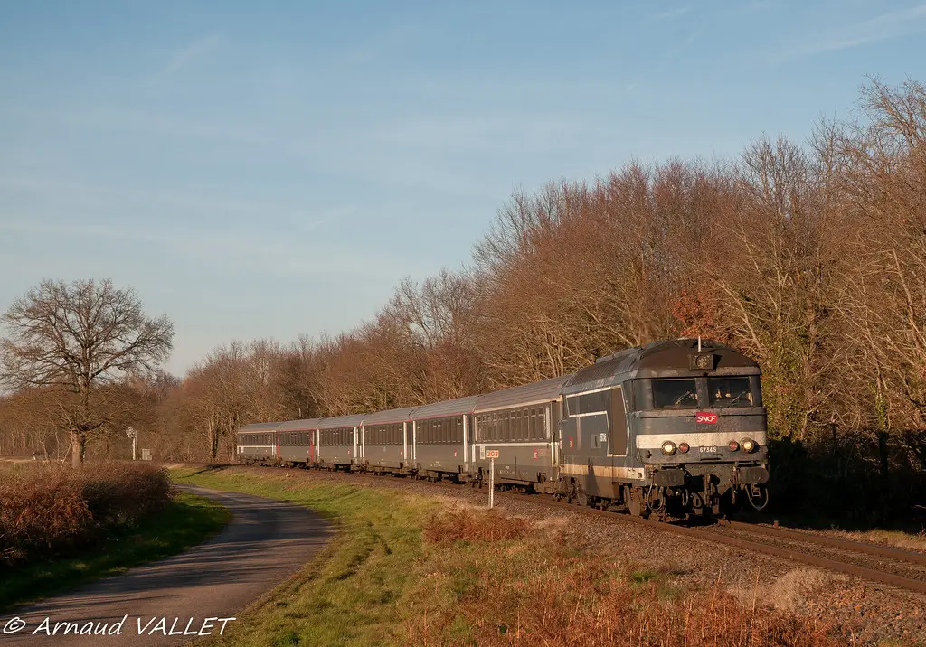 67345 & IC Paz-Montluçon _ Vallon en Sully (03)