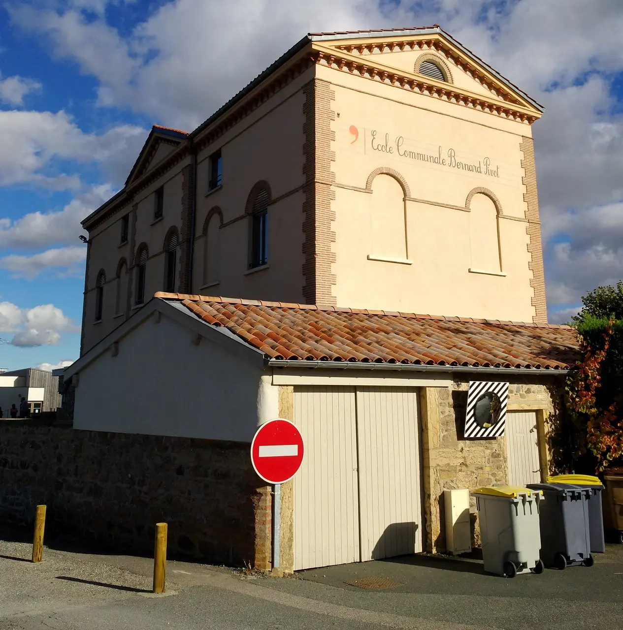 Vaux-en-Beaujolais - École communale Bernard Pivot