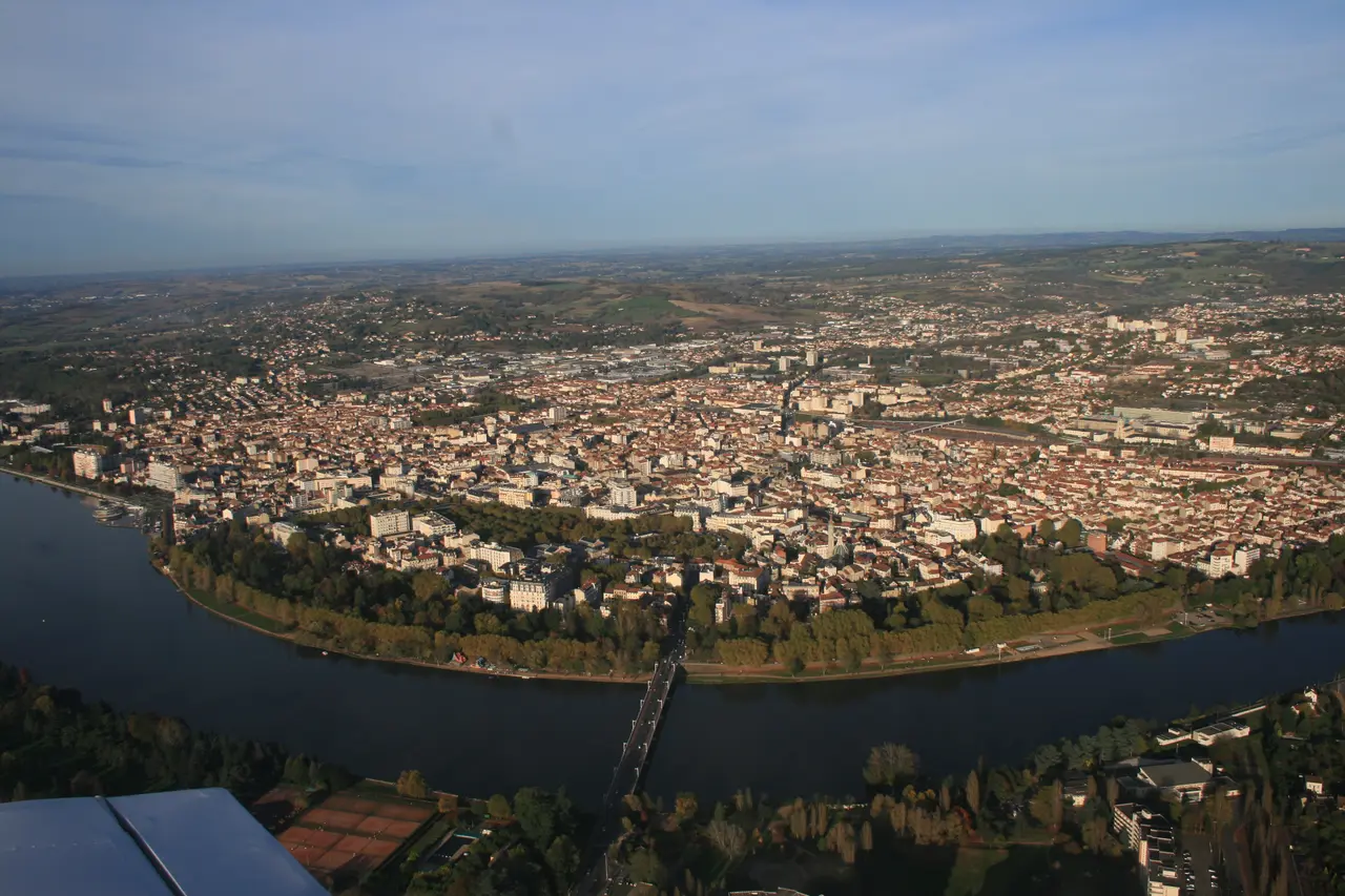 File:Zone urbaine (VICHY,FR03).jpg