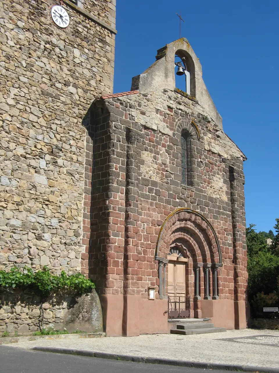 Vieille-Brioude, église Ste-Anne, façade