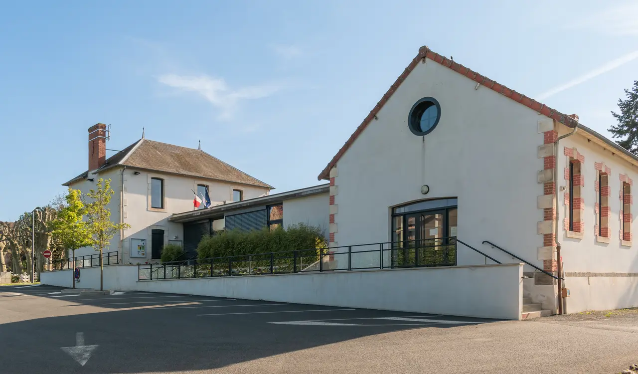 Town hall of Villebret (2)
