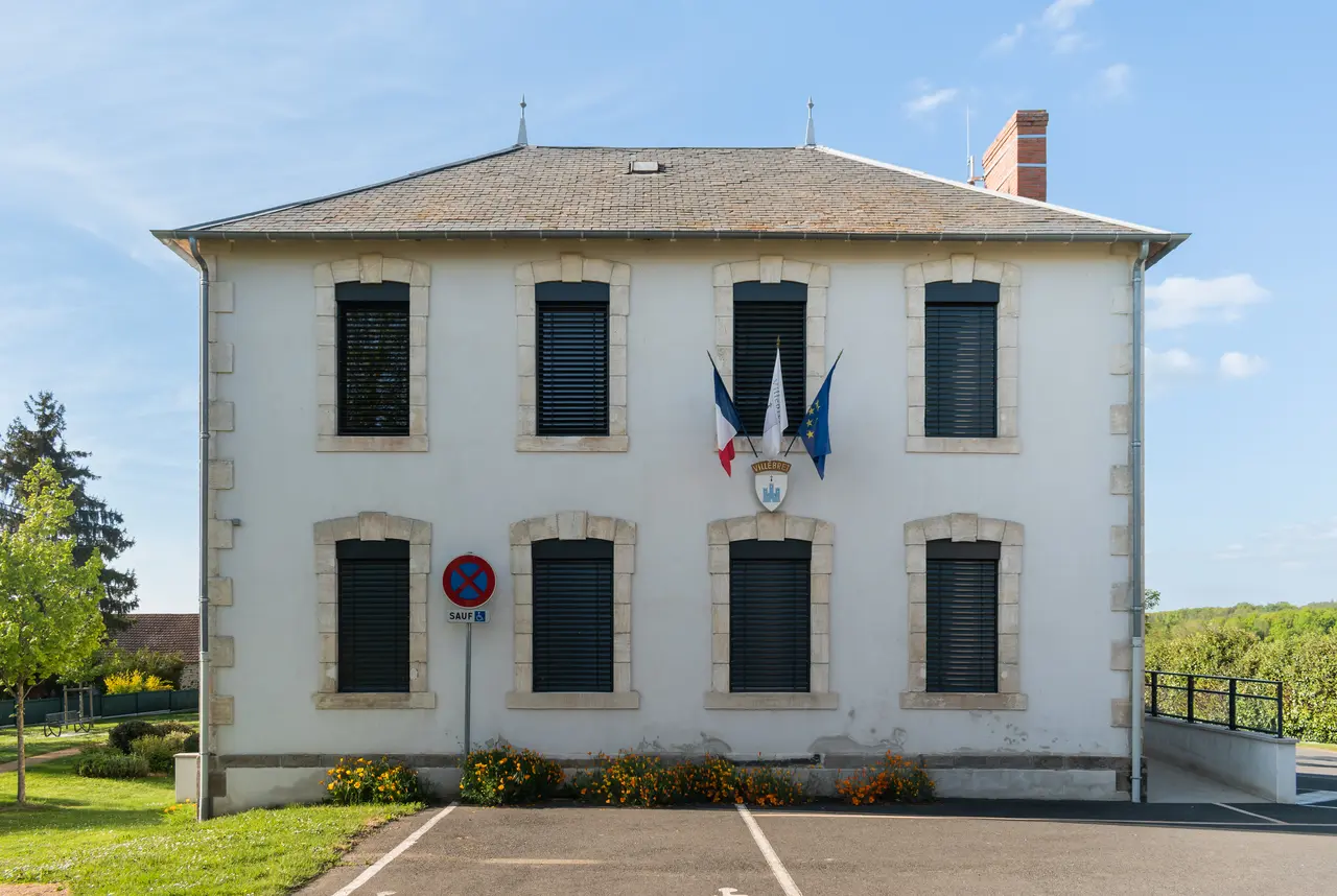 Town hall of Villebret (1)
