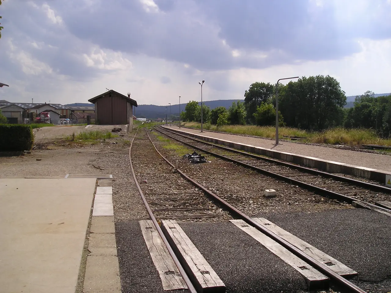 File:Gare de Villereversure 120605.JPG