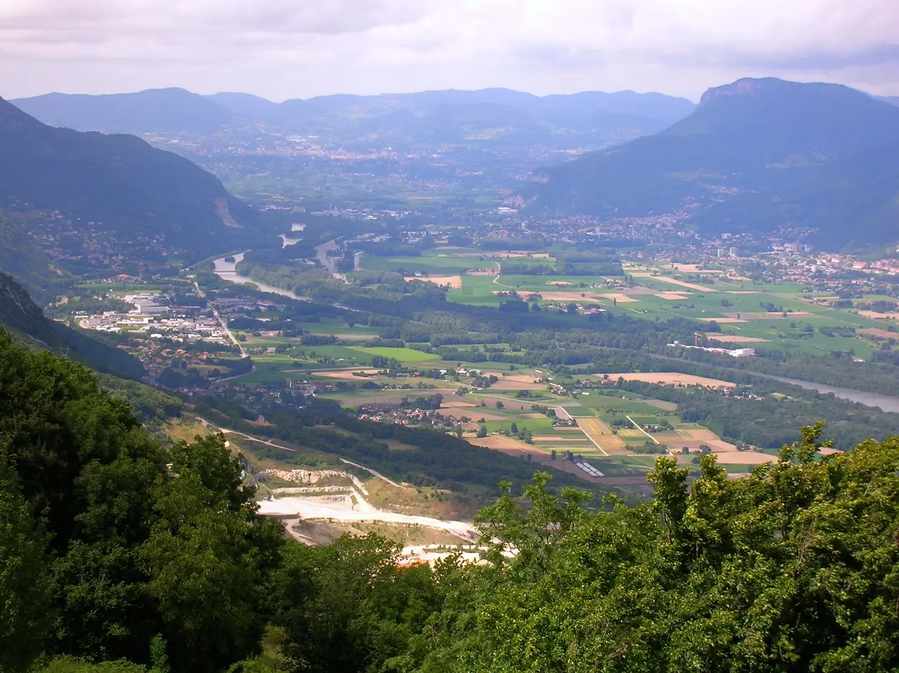 Panorama da vicino Noyarey, Veurey-Voroize a sx e oltre fiume Voreppe
