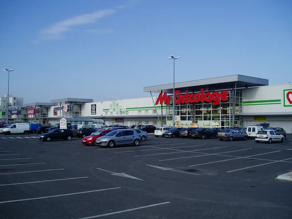 supermarché Mr Bricolage (YZEURE,FR03)