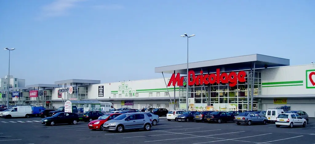 supermarché Mr Bricolage (YZEURE,FR03)