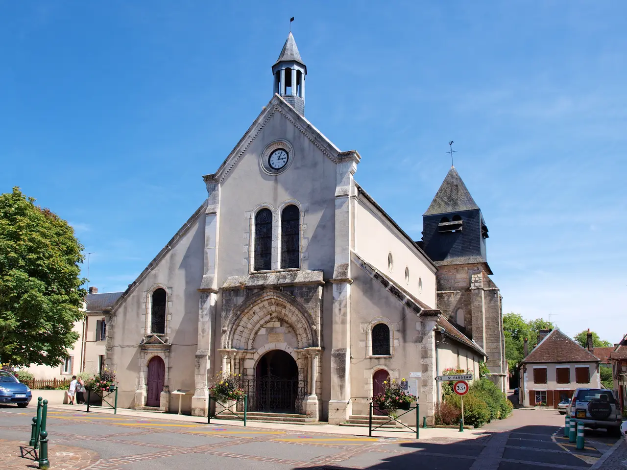 Bléneau-FR-89-église-extérieur-01