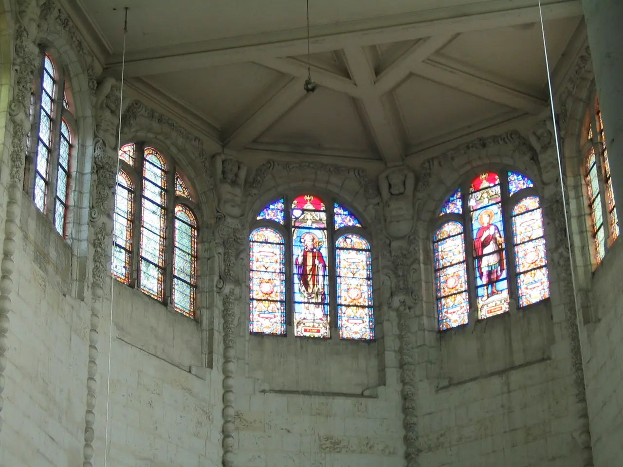 Brienon-sur-Armançon, collégiale Saint-Loup, intérieur, baies