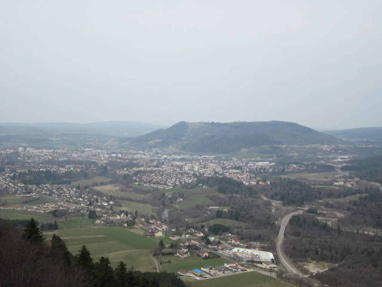 File:Cize - Champagnole - Mont Rivel.JPG
