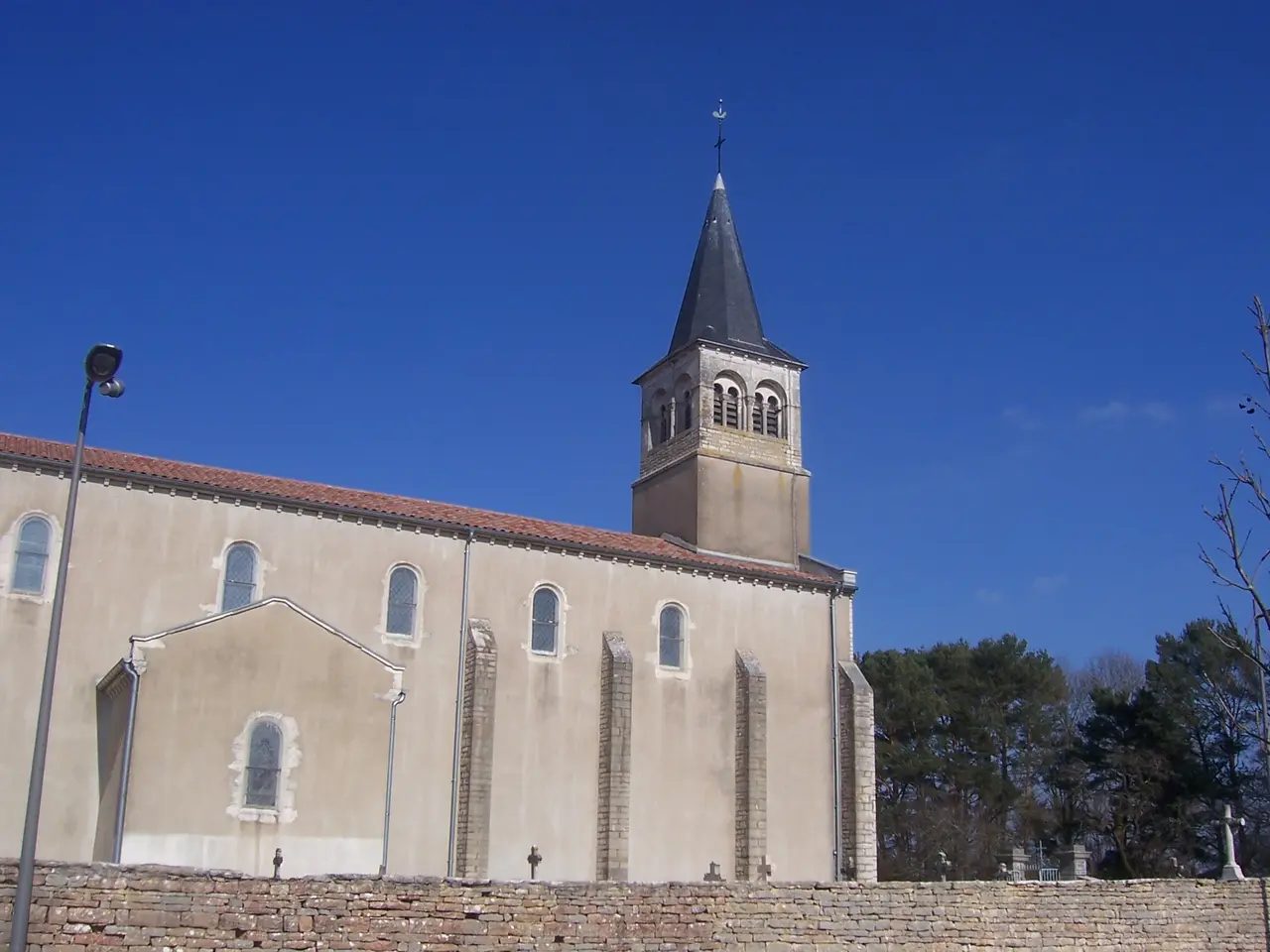 ChâtenoyLeRoyalChurch