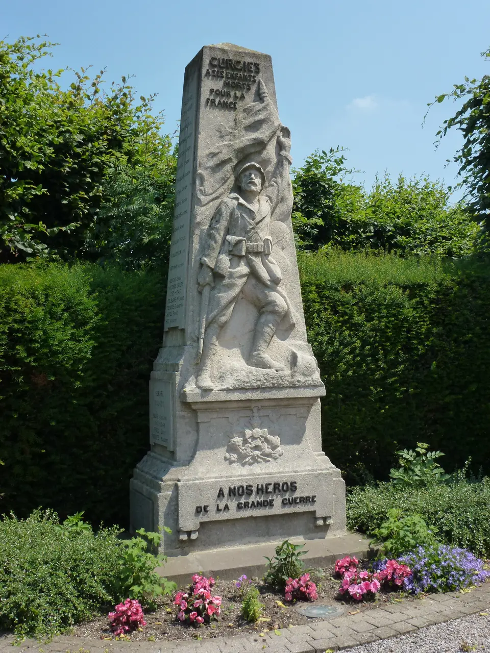 Curgies (Nord, Fr) monument aux morts