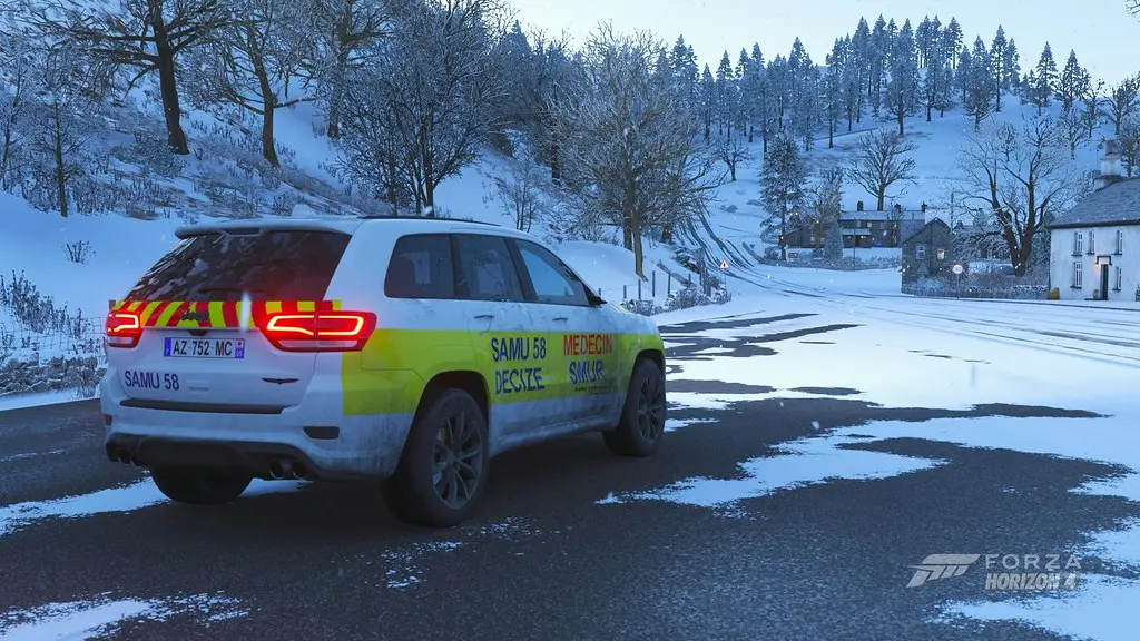 Forza Horizon 4 Jeep Cherokee SRT SAMU 58 Decize