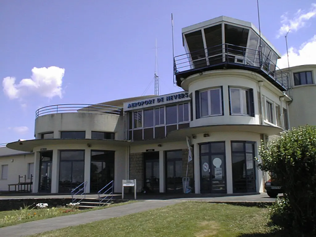 Aéroport de Nevers-Fourchambault - Façade