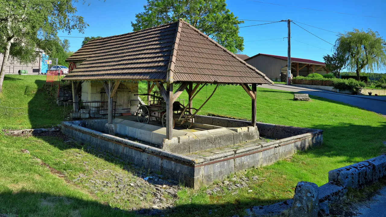 Grandfontaine-sur-Creuse, le lavoir-abreuvoir