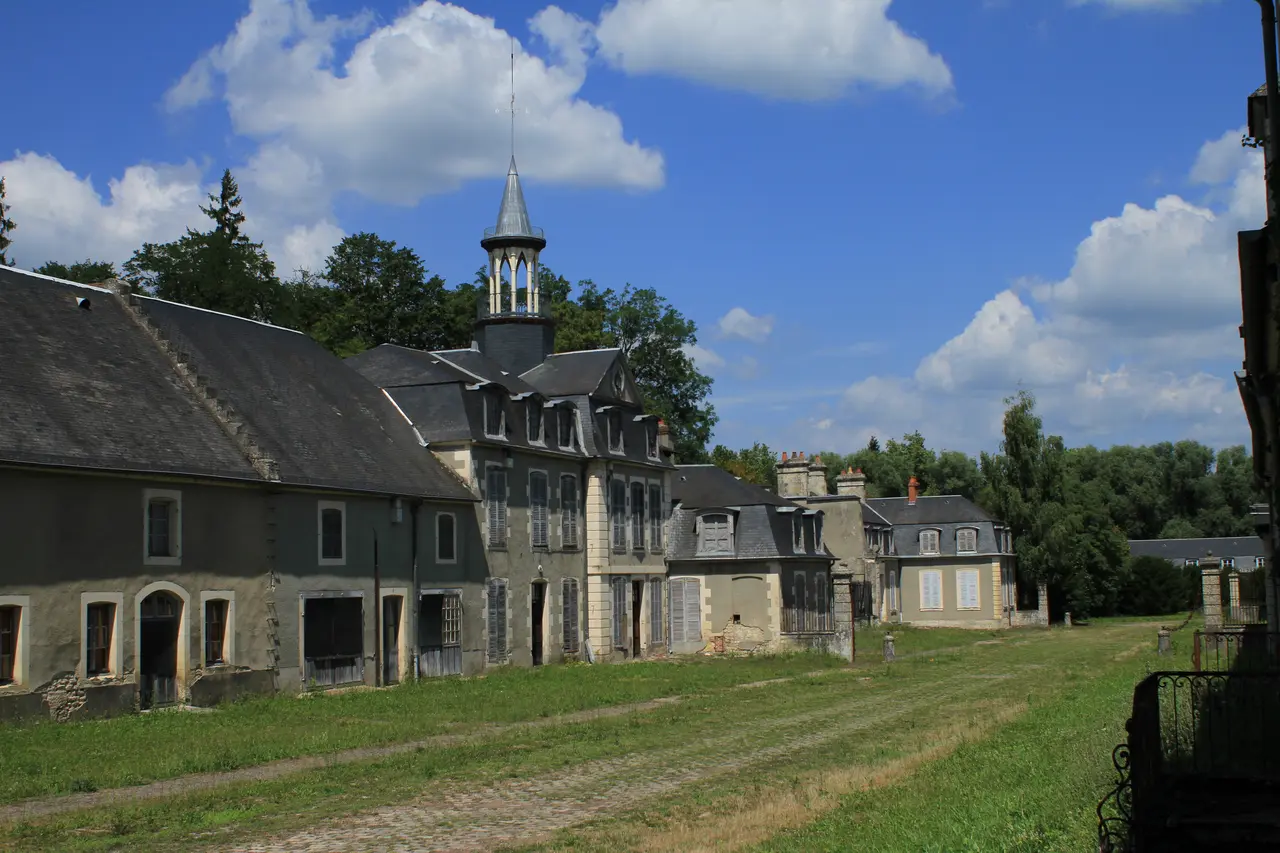 Château de La Chaussade à Guérigny, Nièvre, France
