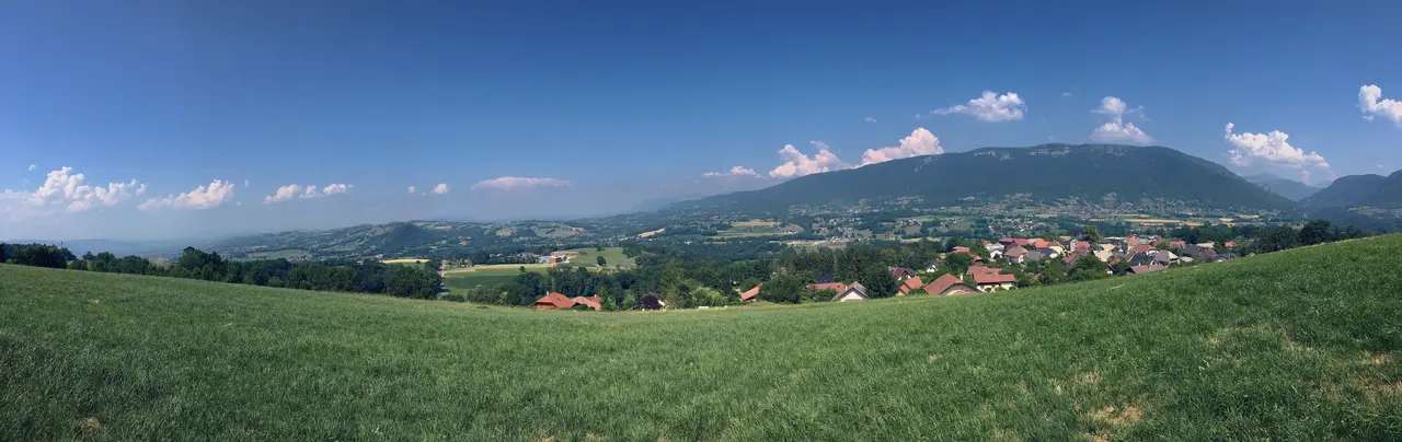 Panorama du massif des Bornes et des Bauges vu depuis Héry-Sur-Alby