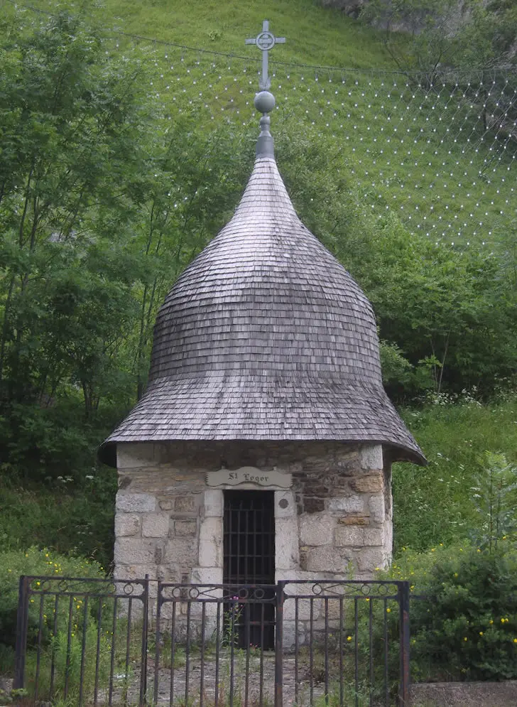 La Cluse-et-Mijoux - chapelle Saint-Léger (extérieur)