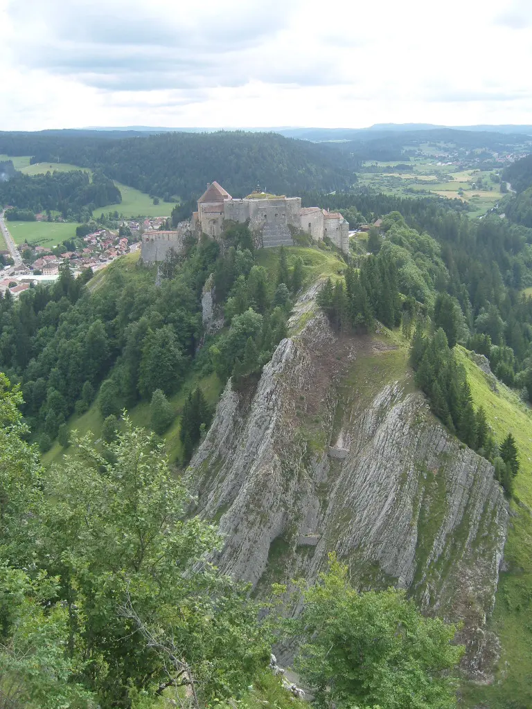 La Cluse-et-Mijoux - château de Joux 4