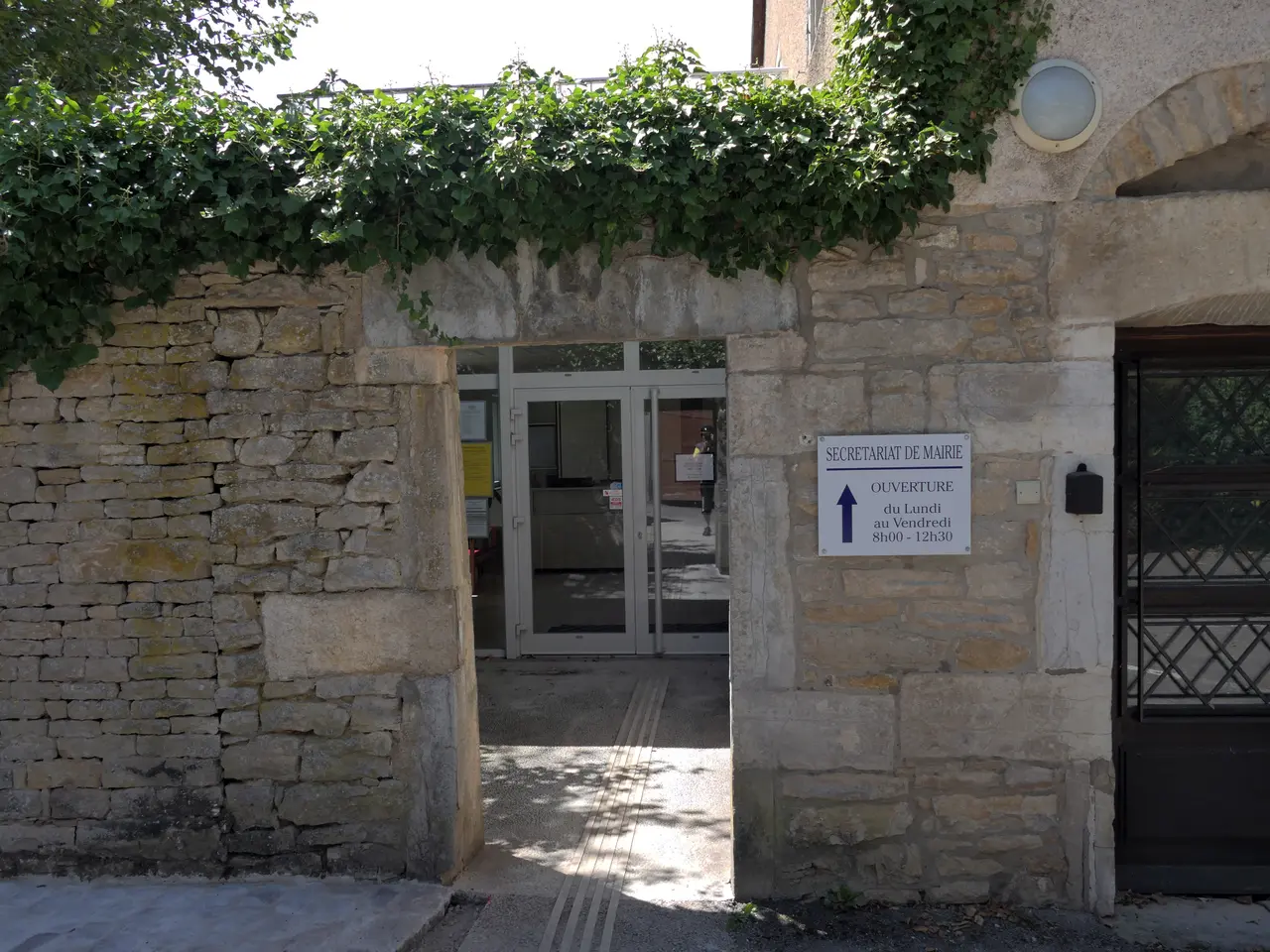 Auxon-Dessus (Doubs) Mairie Les Auxons hdsr VLux5 13