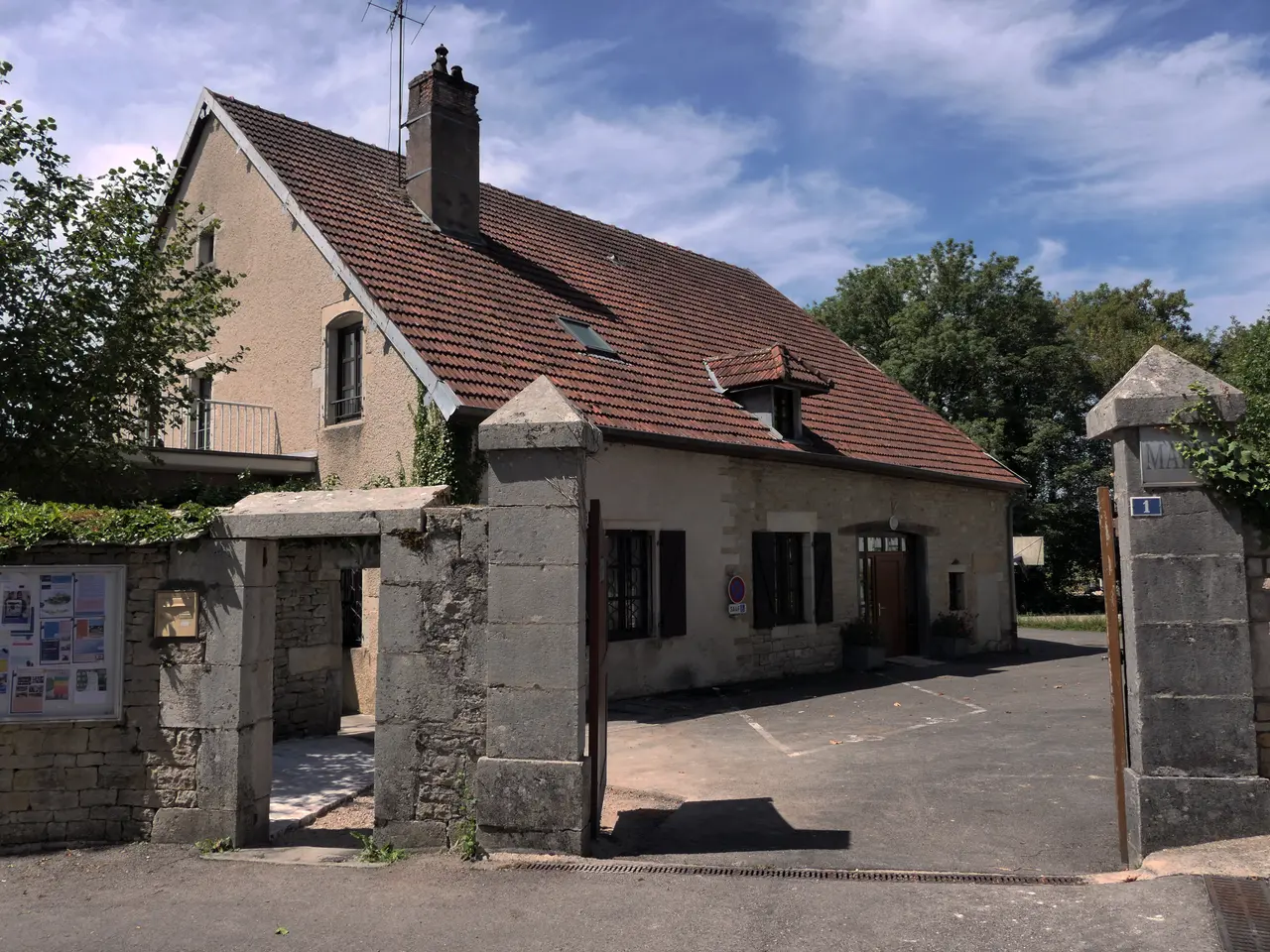 Auxon-Dessus (Doubs) Mairie Les Auxons hdsr VLux5 12