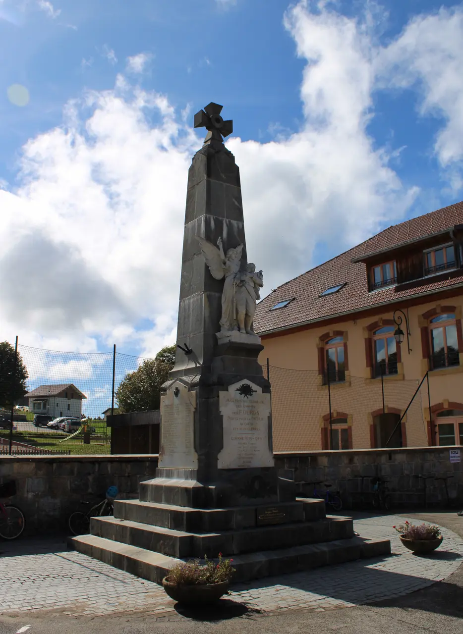 Les Fourgs Monument