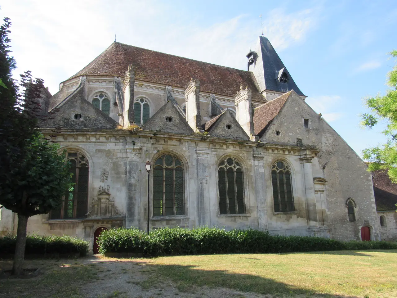 Extérieur de l'église Saint-Pierre-et-Saint-Paul de Ligny-le-Châtel (Yonne) 17