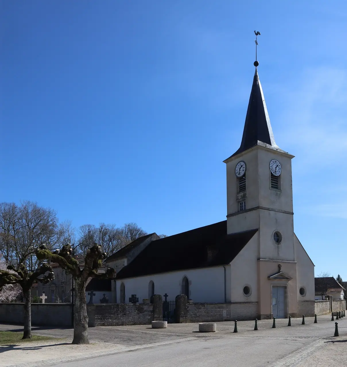 Longecourt-en-Plaine (21) Église Saint-Didier