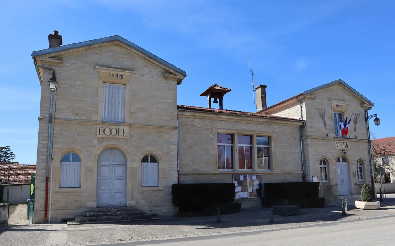 Longecourt-en-Plaine (21) Mairie