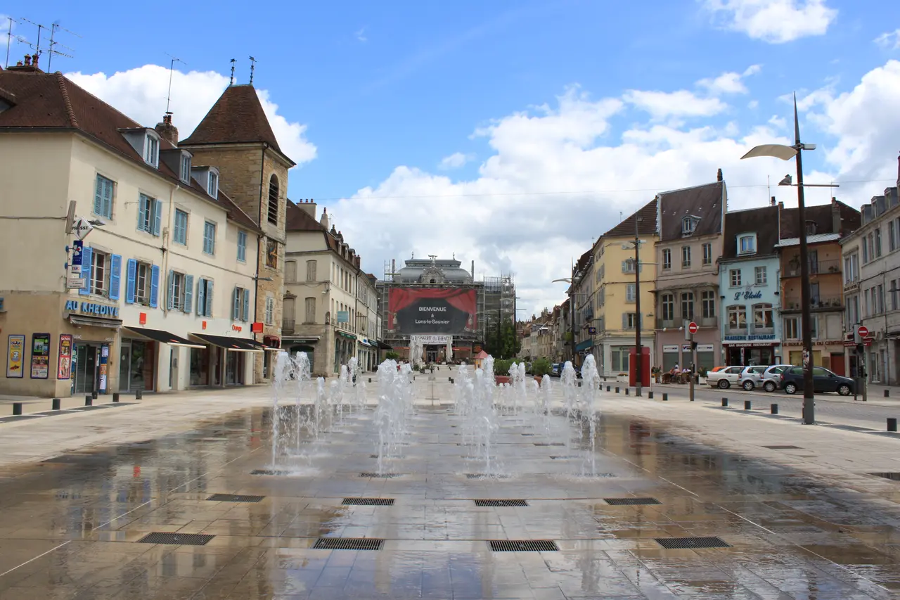 Lons-le-Saunier - Place de la liberté 5