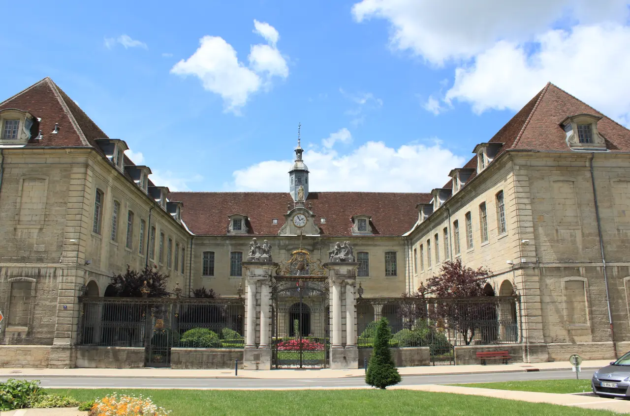 Lons-le-Saunier - Hôtel-Dieu 1