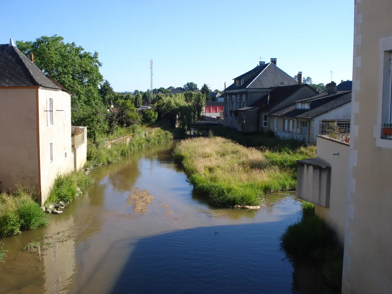 File:L'Alène à Luzy (Nièvre, Fr).JPG