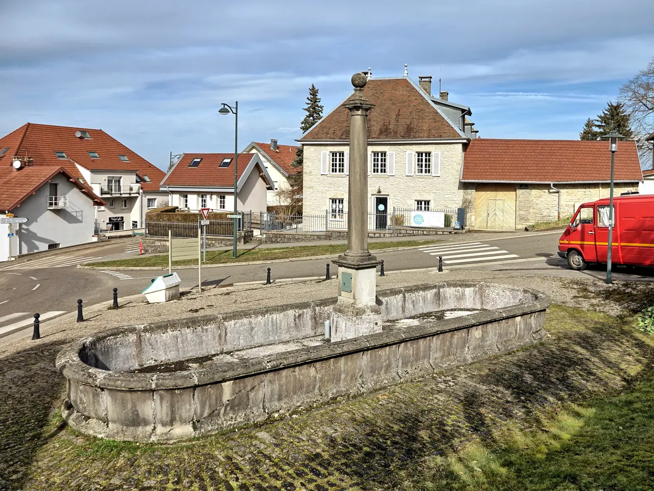 Mamirolle, la fontaine-abreuvoir