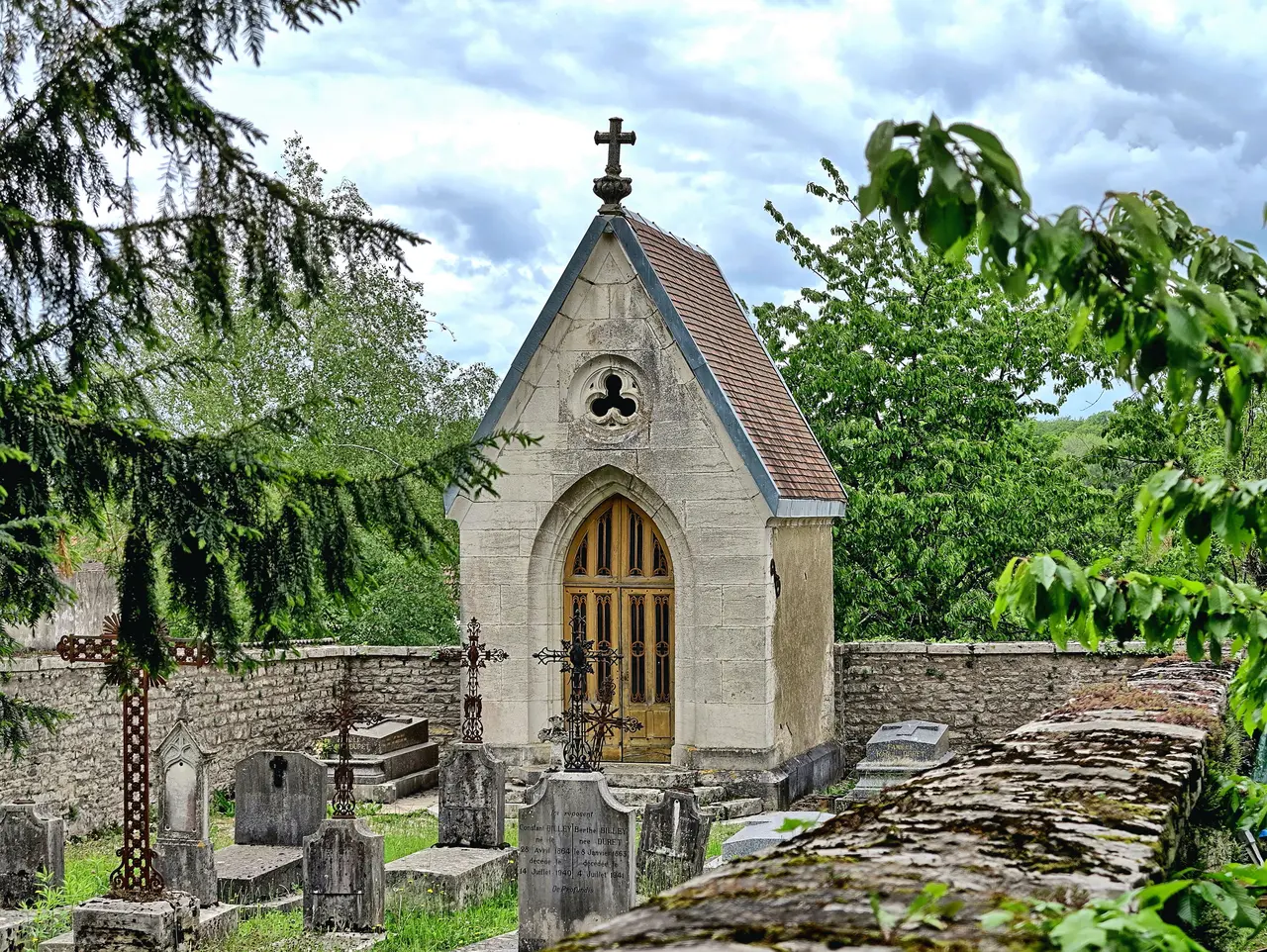 Montferrand-le-Château, la chapelle du cimetière de la Marne