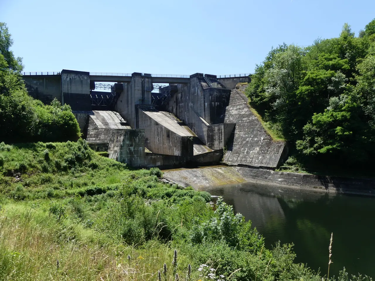 Castelnau-Lassouts déversoirs et ruisseau Mousseaux