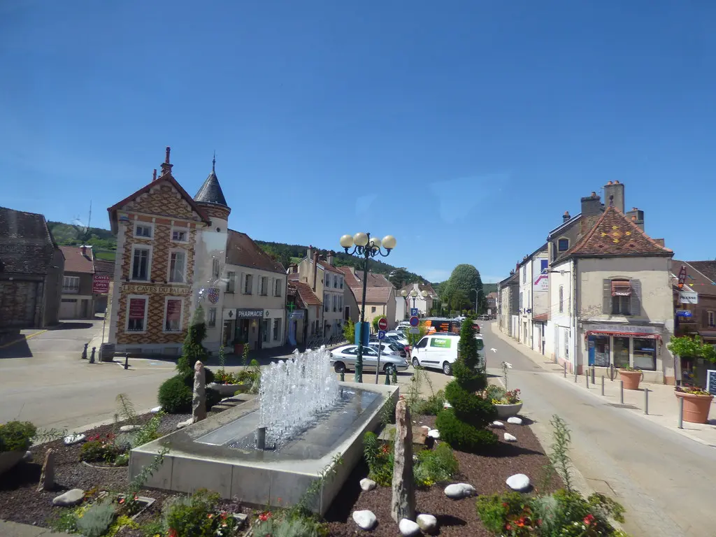 Route des Grands Crus - Nuits-Saint-Georges - Rue du Général de Gaulle - fountain
