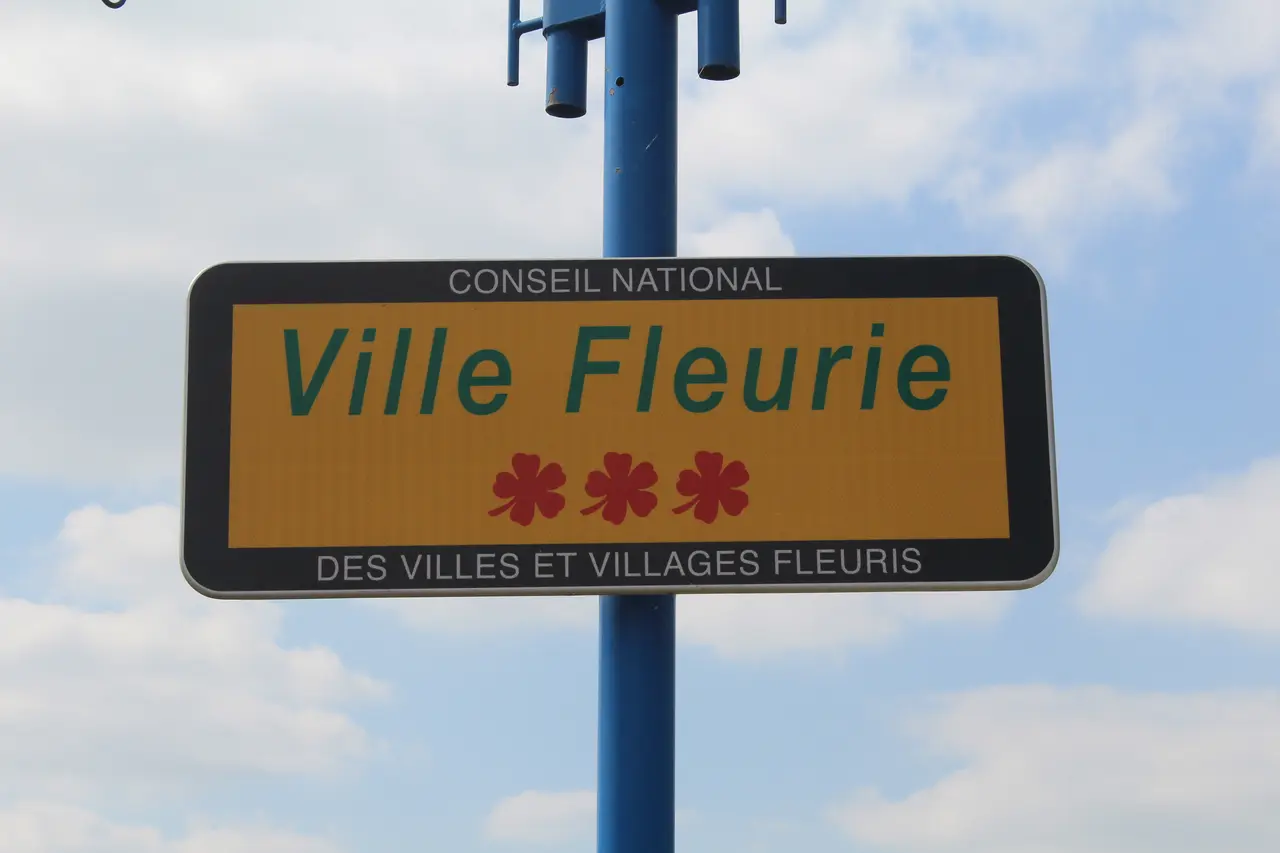 Panneau Ville fleurie Paron 1