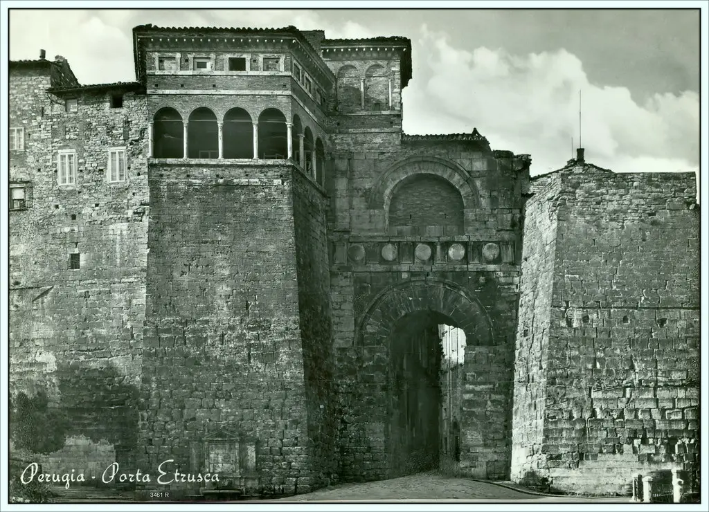 3461 R Perugia Porta Etrusca Etruscan Gate Etruskisches Tor Pérouse Porte Etrusque sent 29.V.1967.