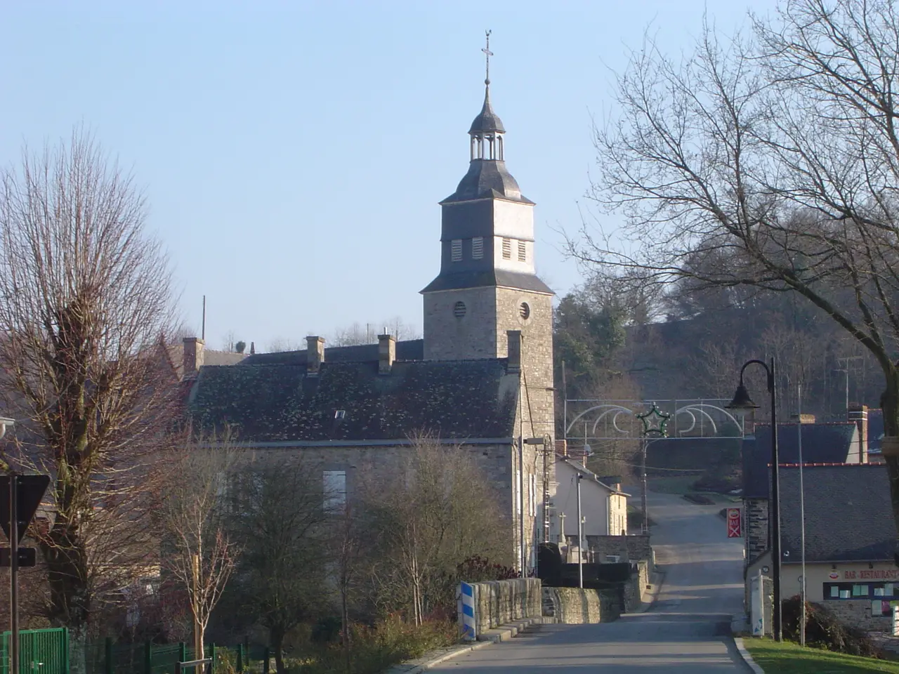 Montreuil-sous-Pérouse - église