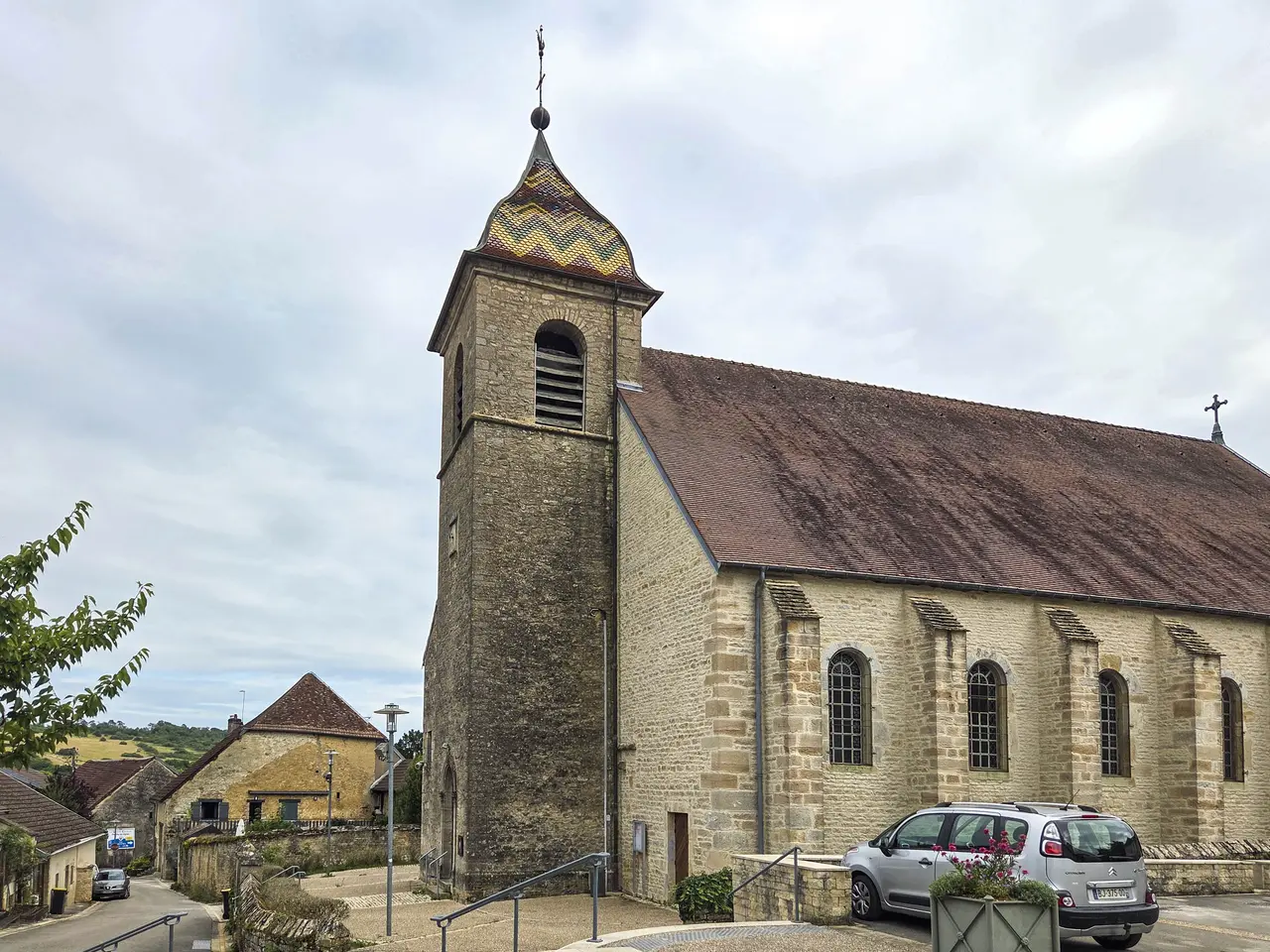 Pirey, l'église Saint-Martin et la rue de l'église
