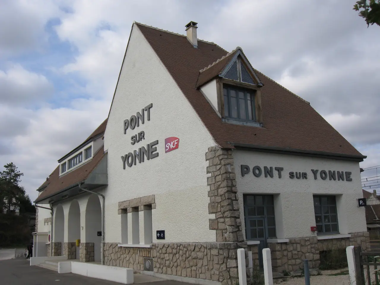 Pont-sur-Yonne gare