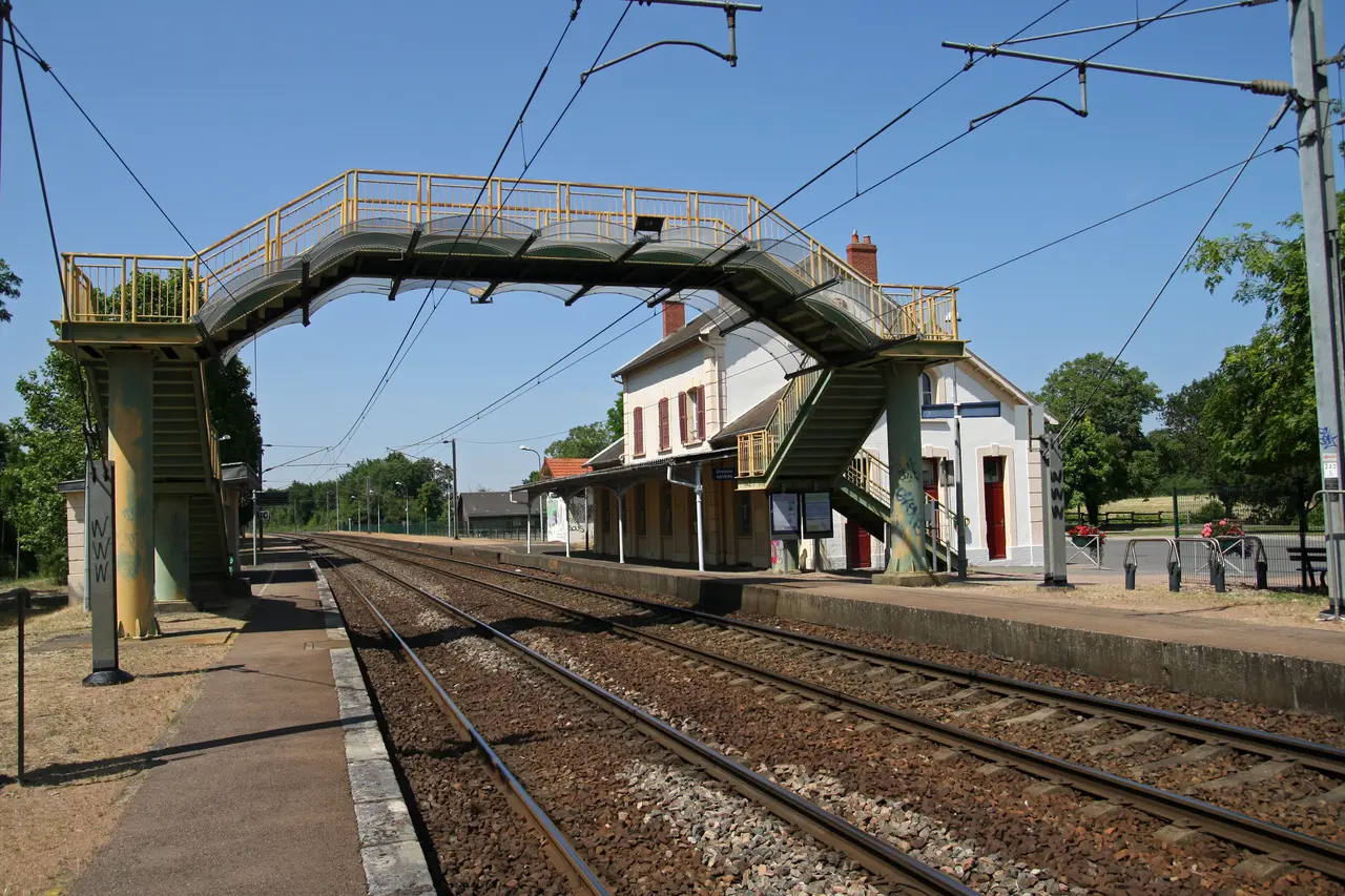 Quais de la gare de Pougues-les-Eaux